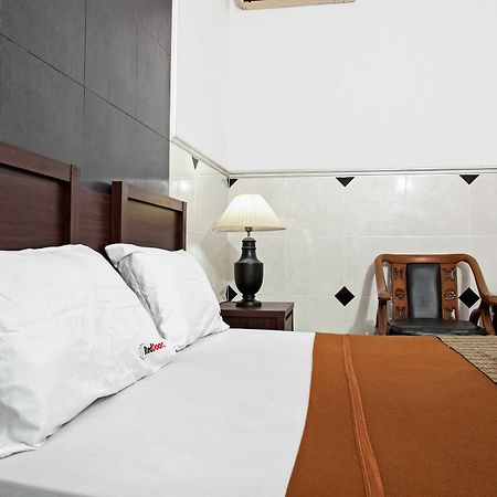 Reddoorz Near City Of Tomorrow Mall Сурабая Екстериор снимка