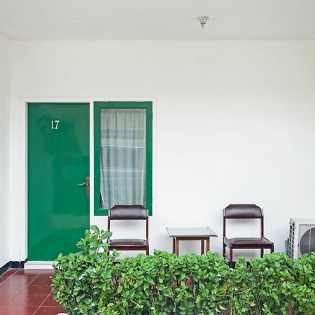 Reddoorz Near City Of Tomorrow Mall Сурабая Екстериор снимка