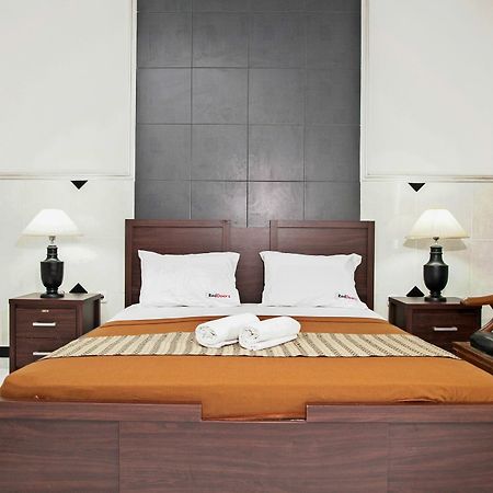 Reddoorz Near City Of Tomorrow Mall Сурабая Екстериор снимка