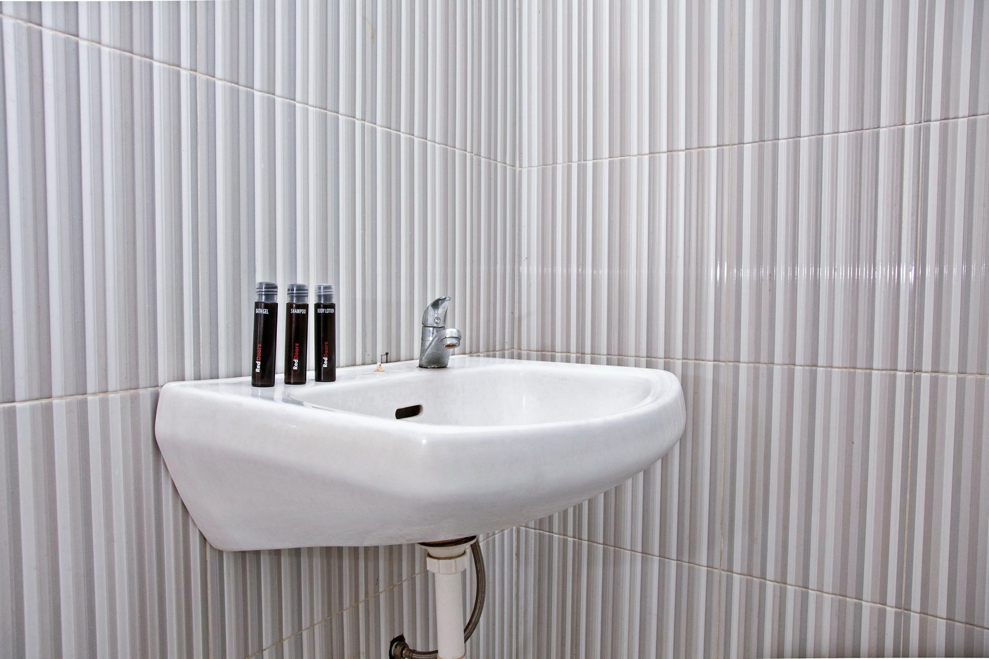Reddoorz Near City Of Tomorrow Mall Сурабая Екстериор снимка