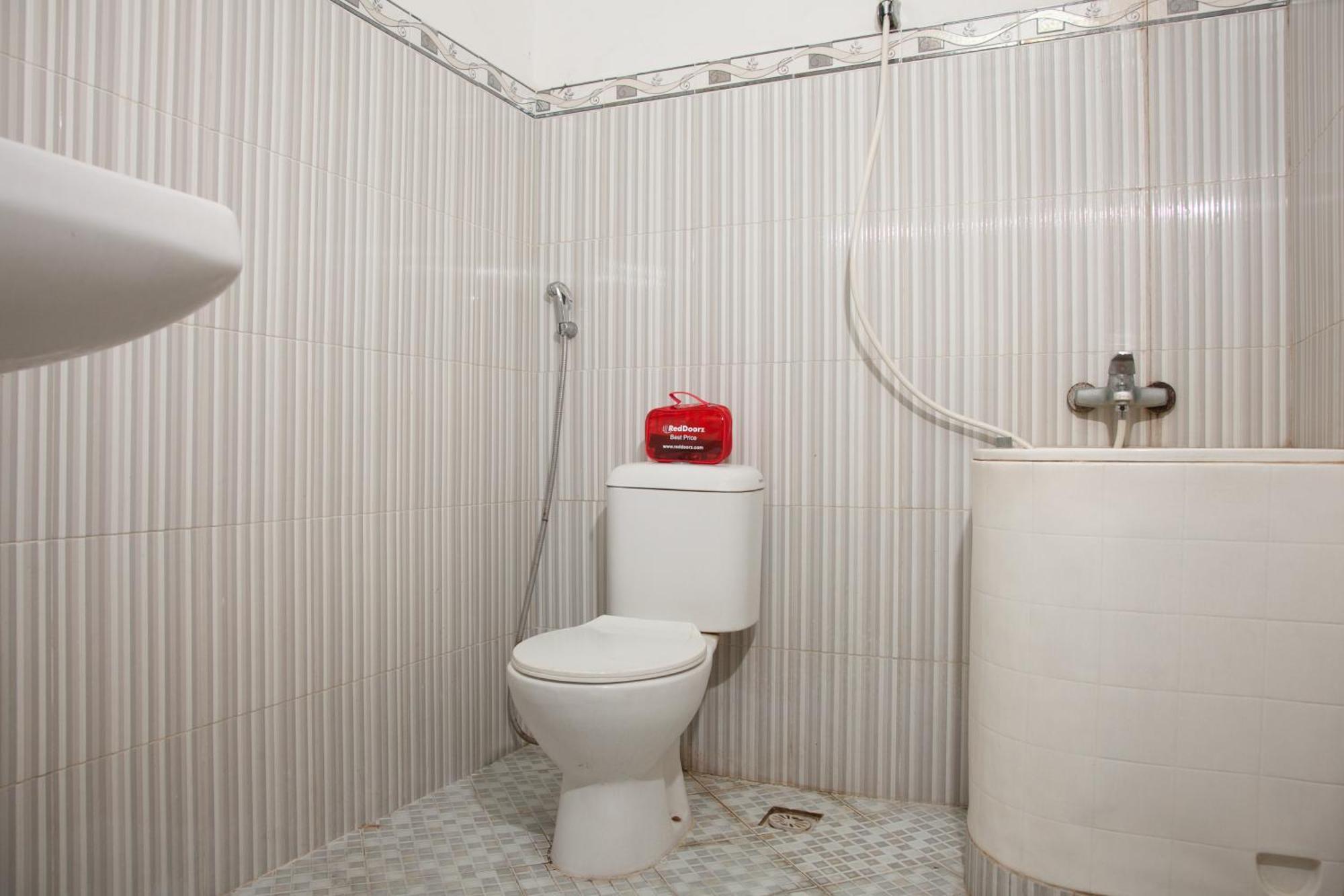 Reddoorz Near City Of Tomorrow Mall Сурабая Екстериор снимка