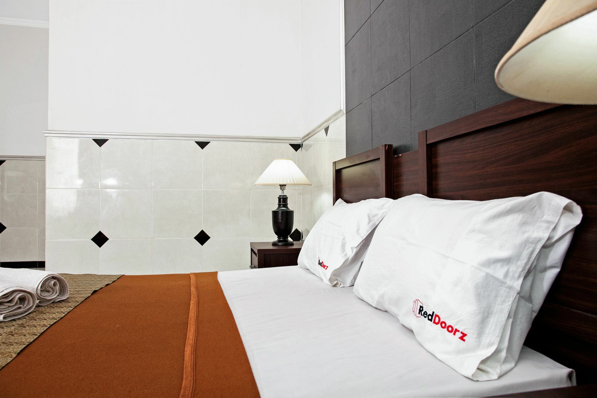 Reddoorz Near City Of Tomorrow Mall Сурабая Екстериор снимка